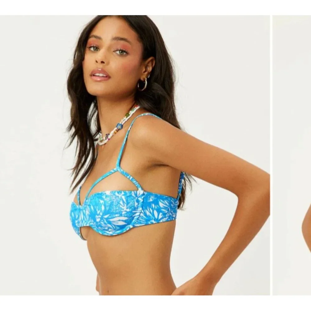 Frankies Bikinis NWT Women's Hazel Top size M Underwire Blue